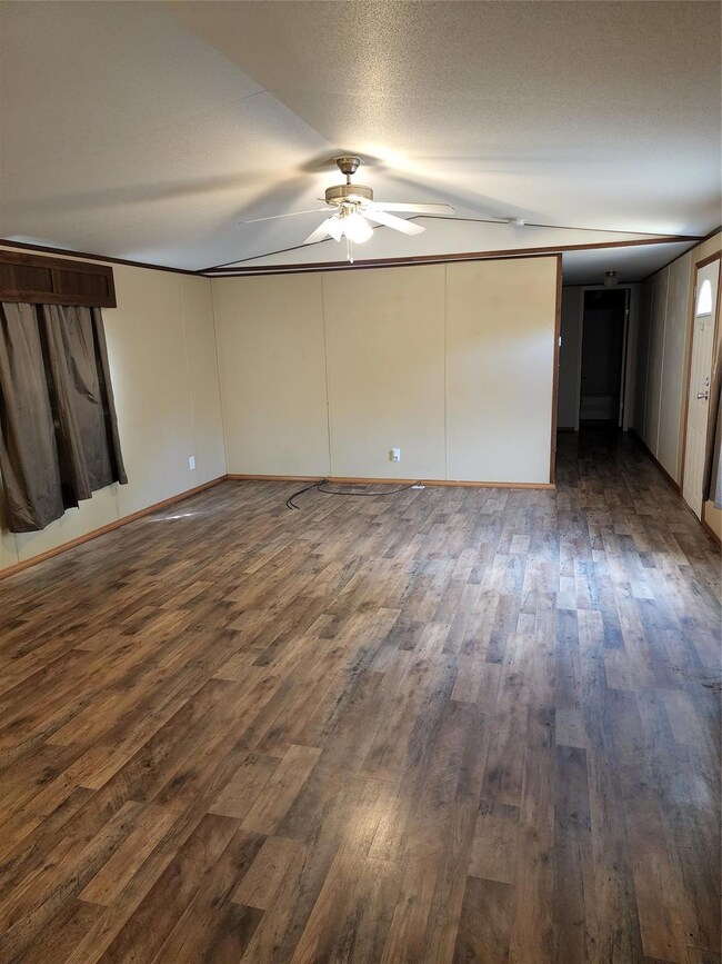 111 Highland Ct, Springtown, TX 76082 - photo 5