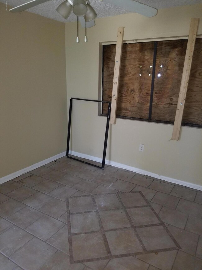 723 Oaks Manor Ct unit P1-2, Jacksonville, FL 32211 - photo 6