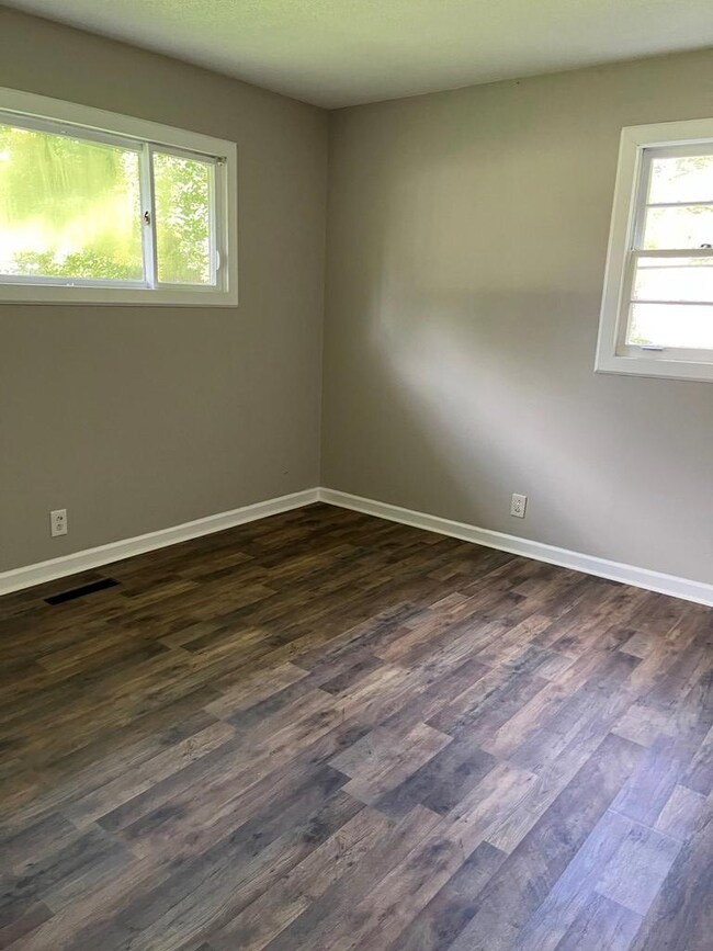 402 Regal Dr, Tunnel Hill, GA 30755 - photo 6