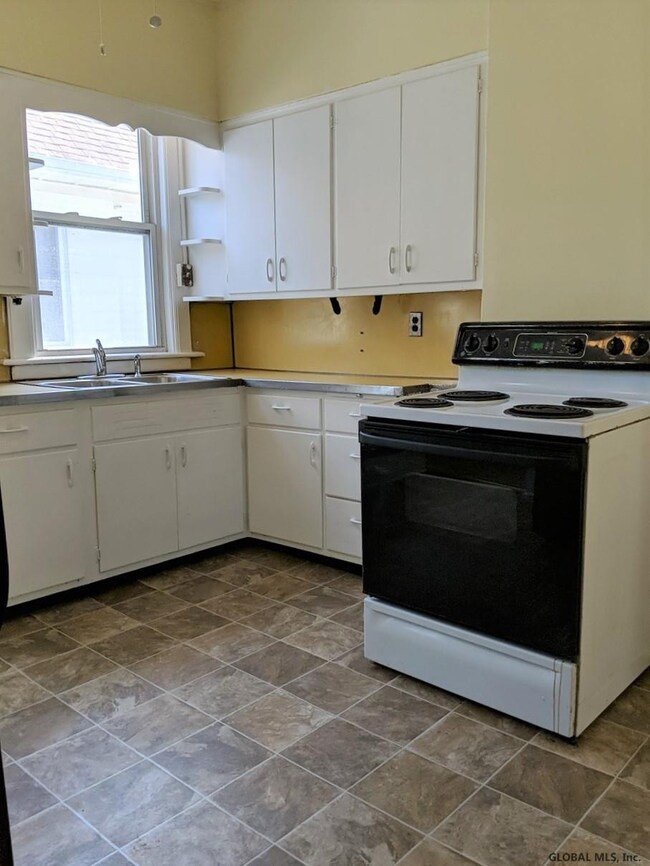 30 Hampton St unit 2, Albany, NY 12209 - photo 5