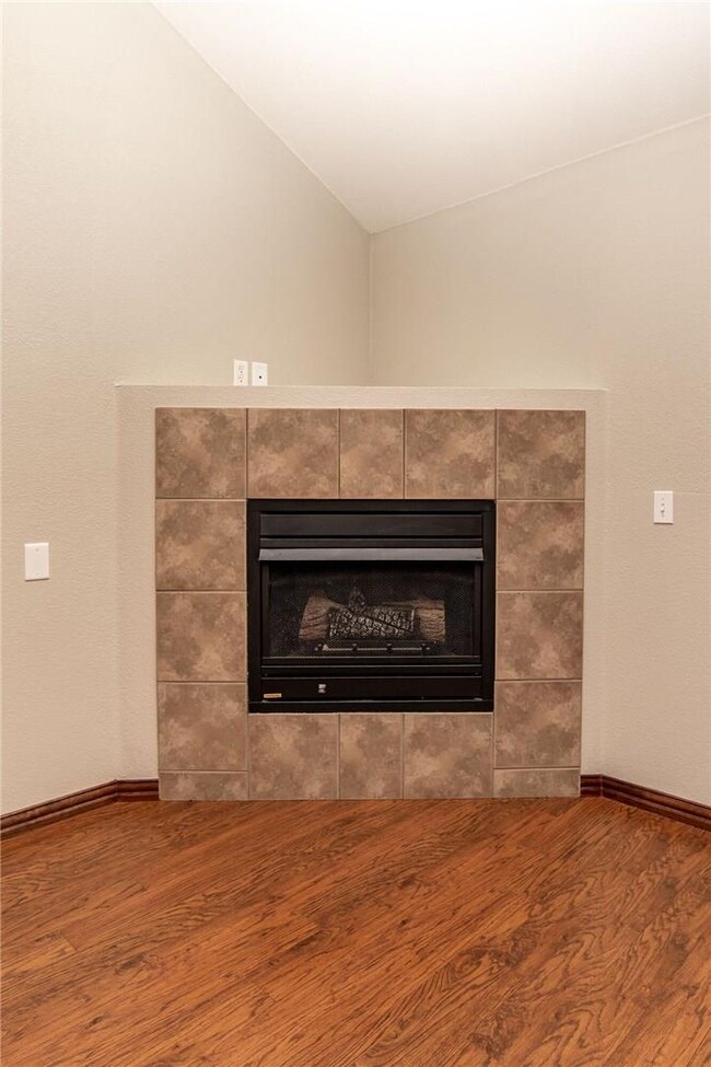 Gas Fireplace w/Tile Design