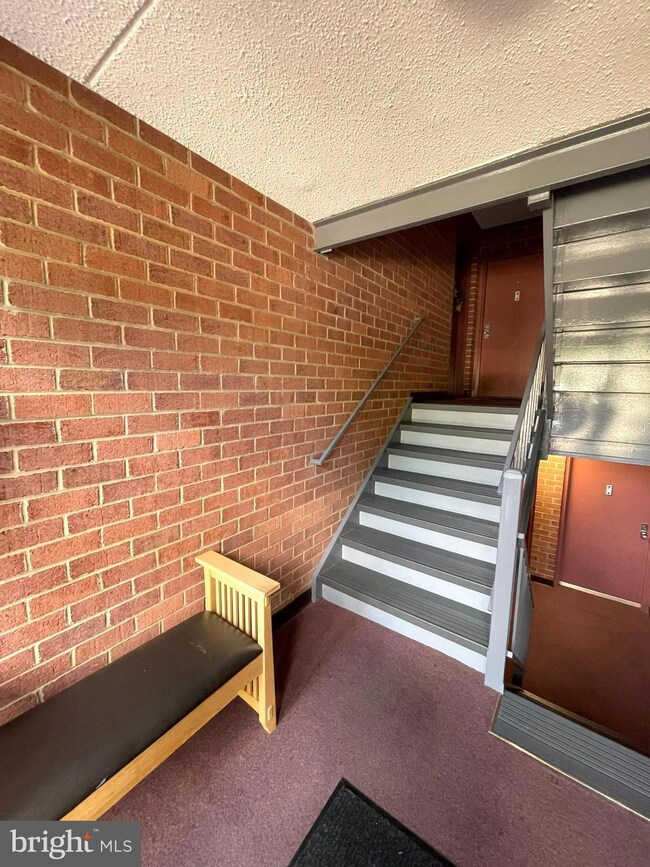 1633 Edgewood Place unit 201, Hagerstown, MD 21740 - photo 4