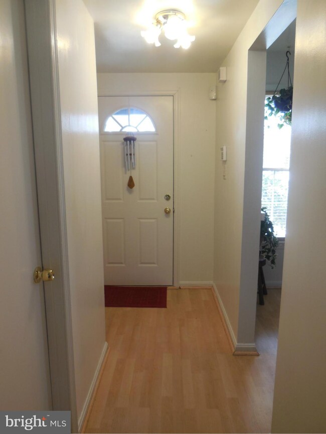 6069 Bonnie Bern Ct, Burke, VA 22015 - photo 3