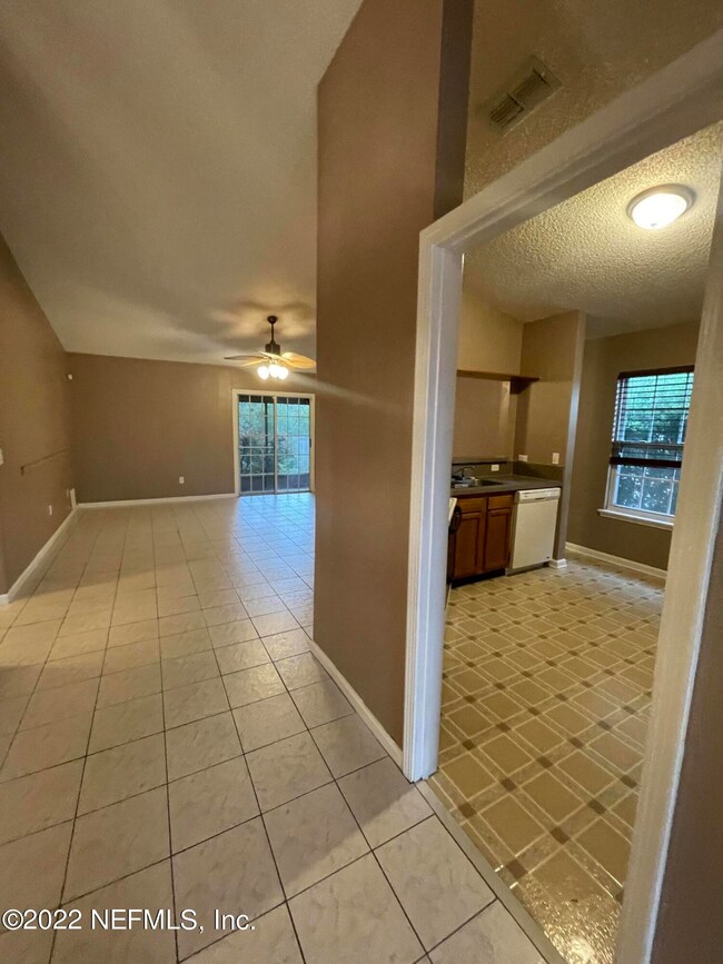 8754 Buzz Ct, Jacksonville, FL 32216 - photo 3