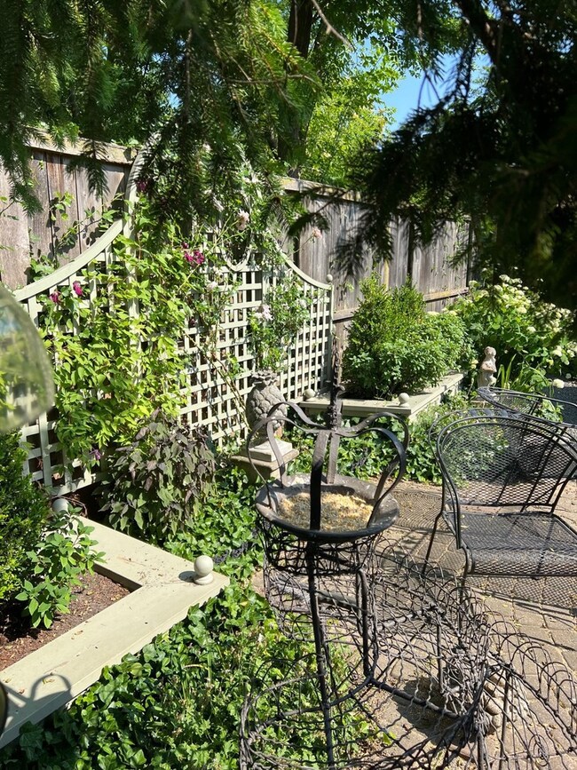 1877 Somerset Ln unit 9, Northbrook, IL 60062 - photo 2