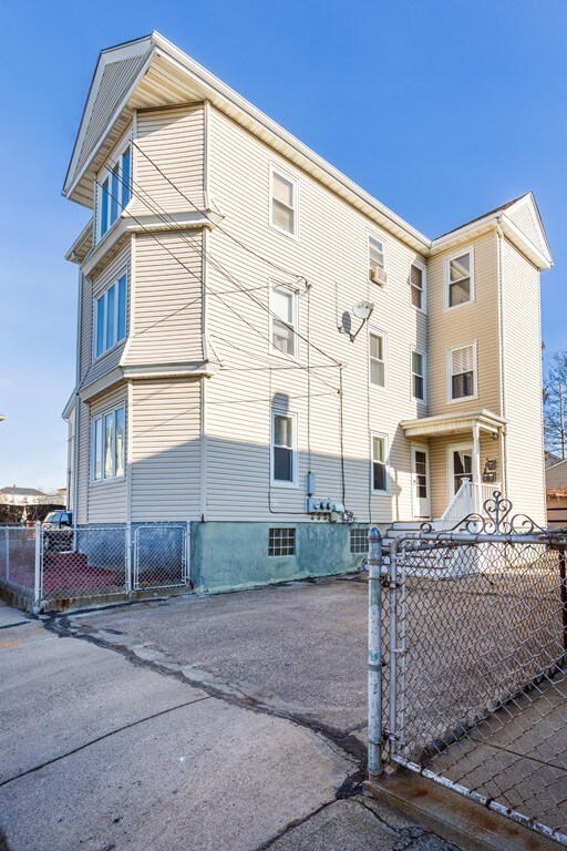 58 Cross St, Fall River, MA 02723 - photo 3