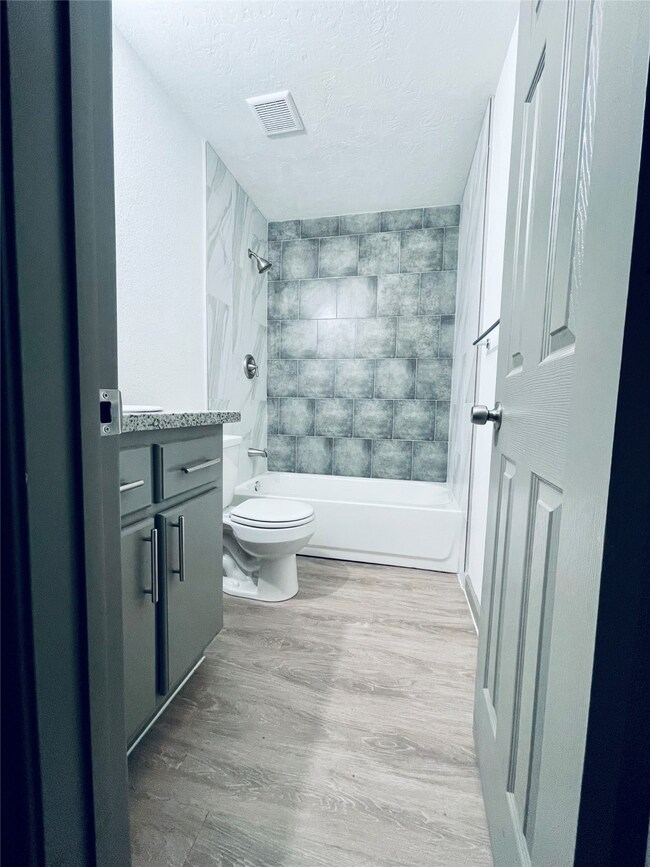 706 Turner Dr unit 1, Houston, TX 77076 - photo 4