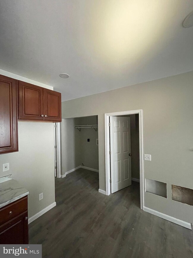 1405 W Pacific St, Philadelphia, PA 19140 - photo 7