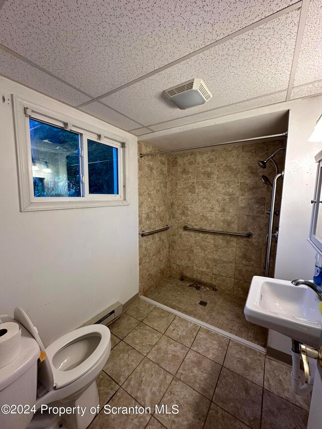1422 Penn Ave unit Rear, Scranton, PA 18509 - photo 7
