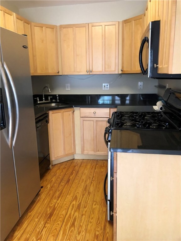 101 Grandview Ave unit 2, Providence, RI 02906 - photo 2