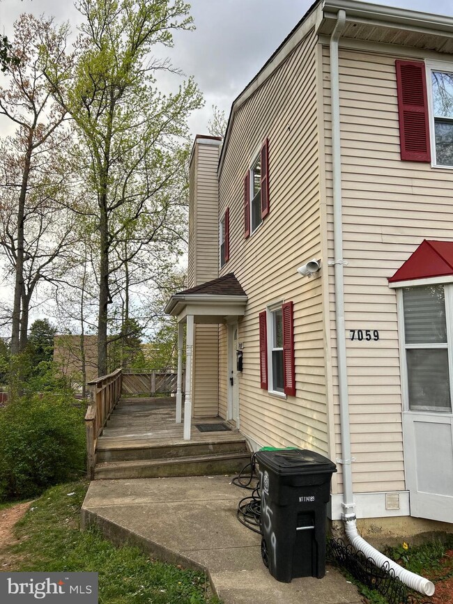 7059 Palamar Terrace, Lanham, MD 20706 - photo 4