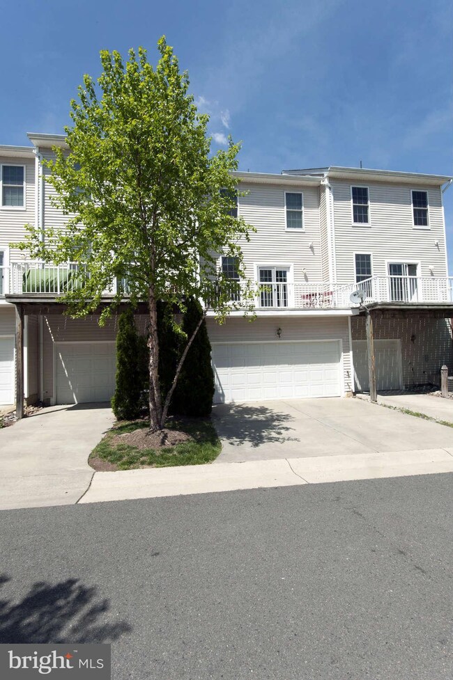 42813 Flannigan Terrace unit 15B, Chantilly, VA 20152 - photo 2