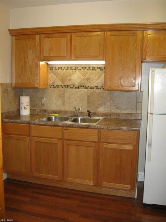 An enjoyable kitchen to work in with plenty of cabinetry.