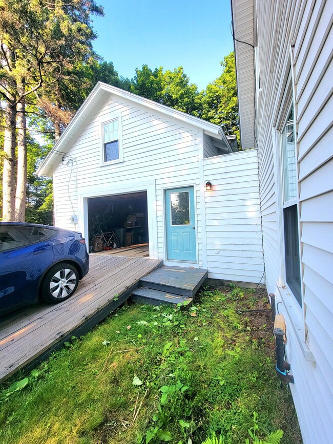 Garage breezeway Entrance