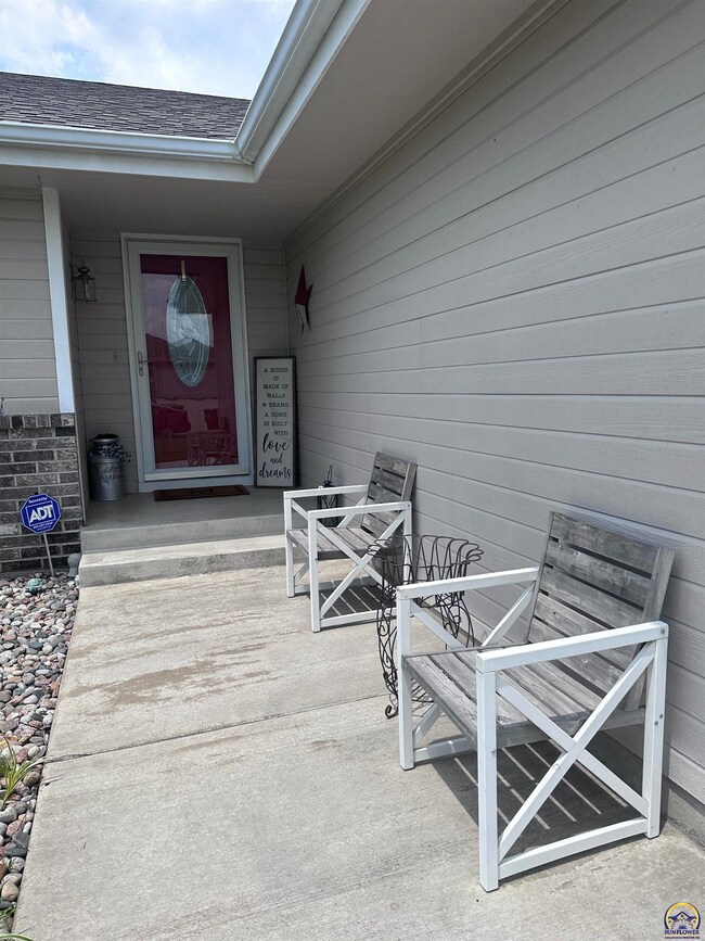 4521 SW Misty Harbor Dr, Topeka, KS 66610 - photo 3