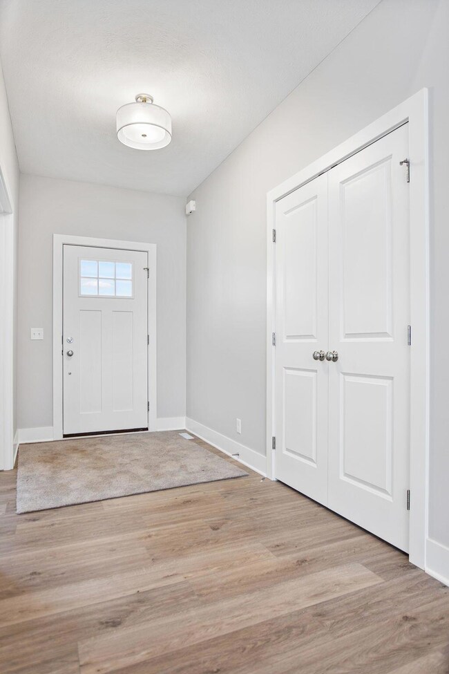5-web-or-mls-9469 Shoreway Dr, West Oliv