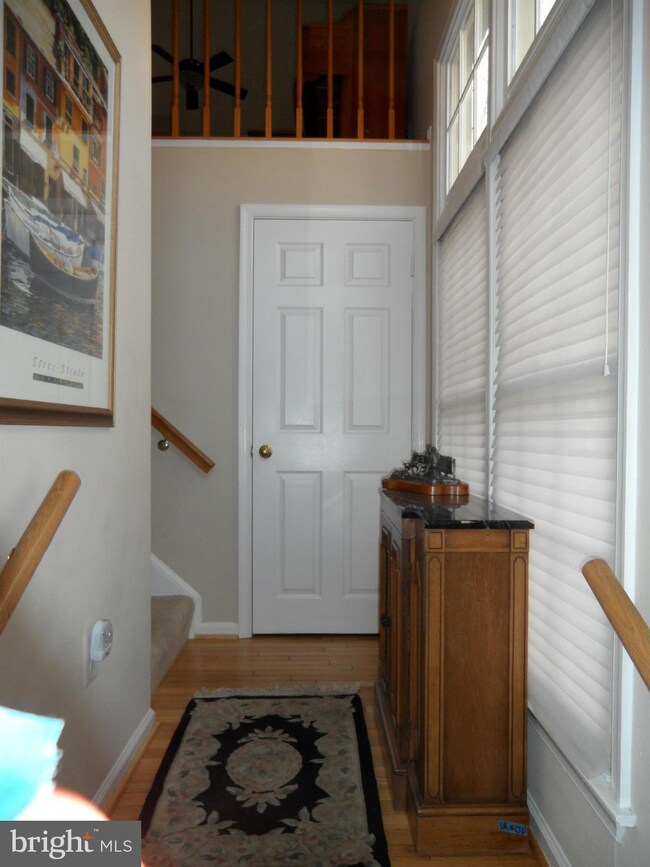 10838 Luxberry Dr, Rockville, MD 20852 - photo 5