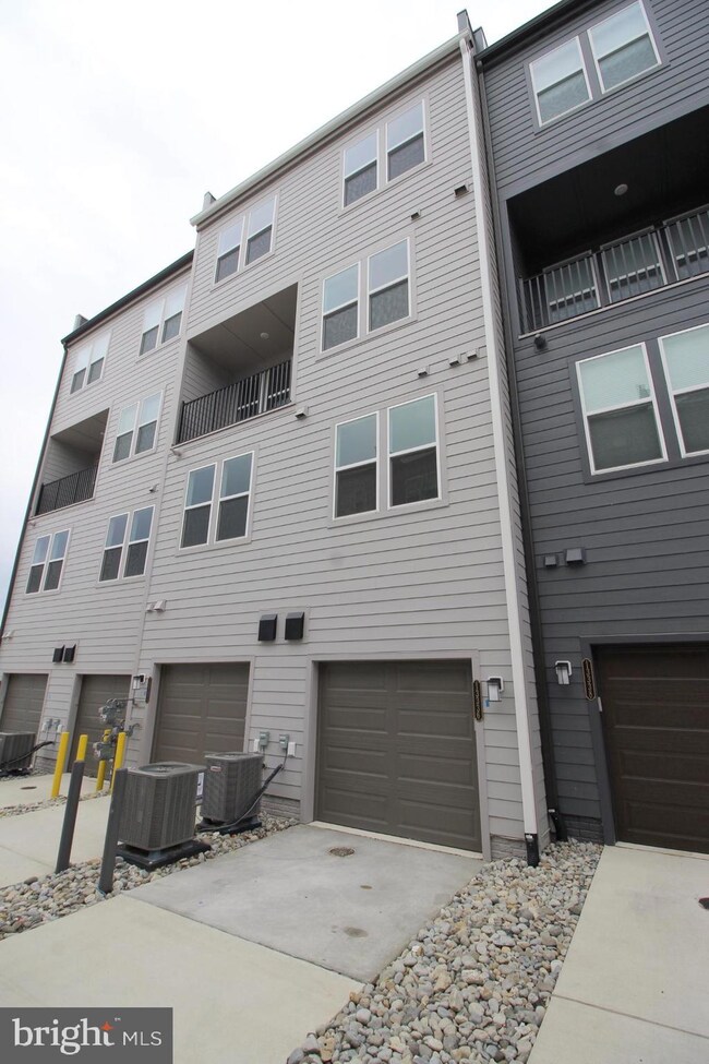 13336 Arrowbrook Centre Dr, Herndon, VA 20171 - photo 4