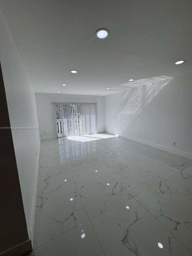 15201 NE 6th Ave unit C312, Miami, FL 33162 - photo 5