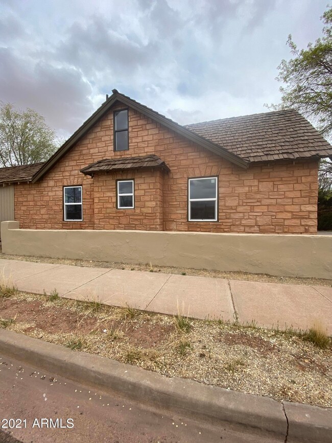 620 W Maple St, Winslow, AZ 86047 - photo 2