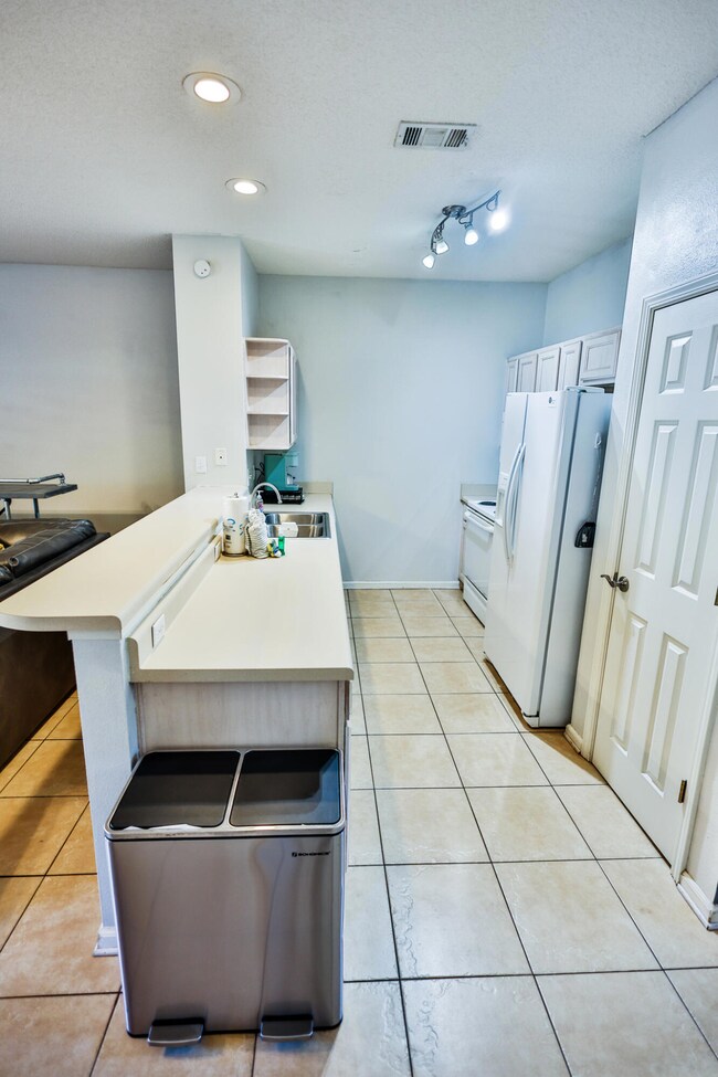 211 Third St SE unit H, Fort Walton Beach, FL 32548 - photo 4