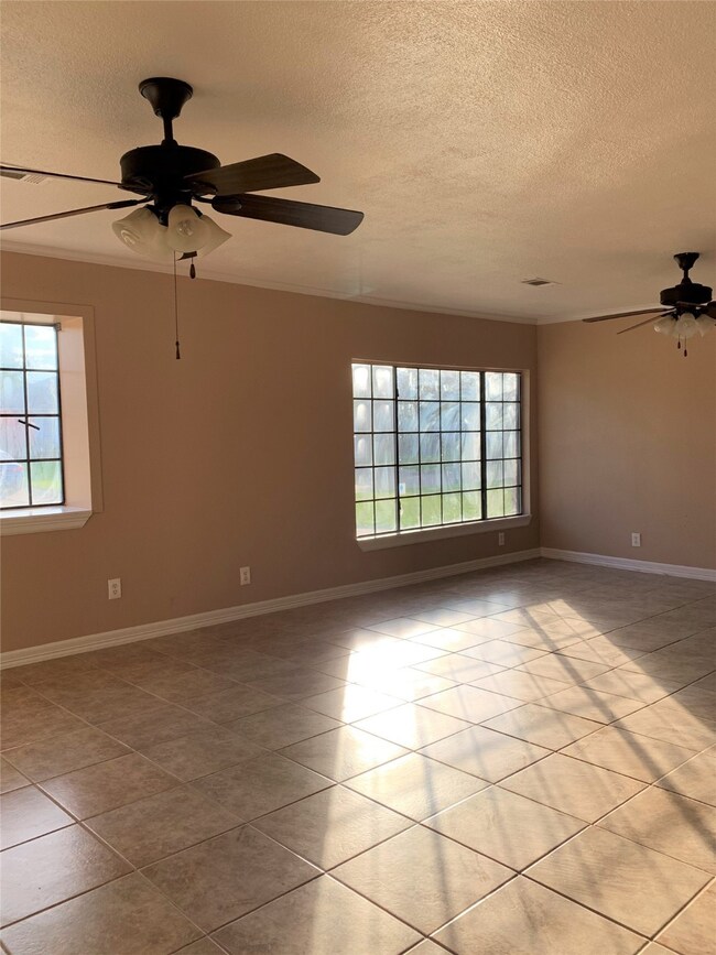 5726 Mackinaw St, Houston, TX 77053 - photo 4