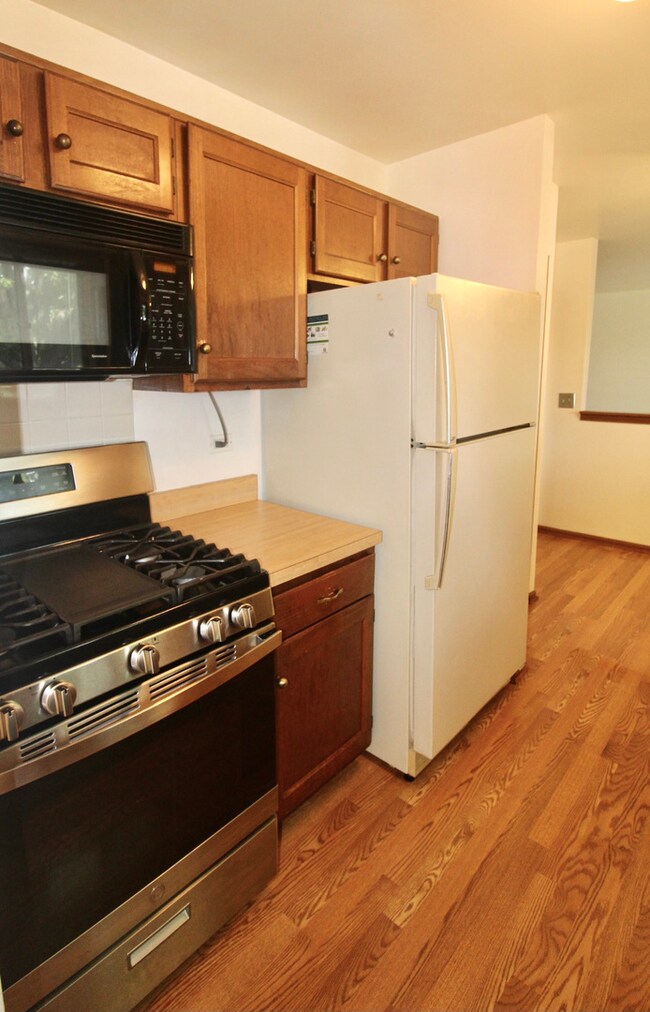 196 Westbrook Cir, Naperville, IL 60565 - photo 5