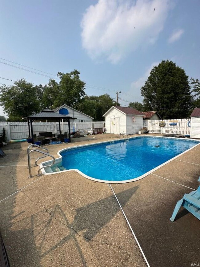 910 A St SE, Linton, IN 47441 - photo 4