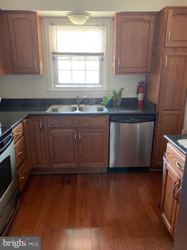 1020C Brixton Ct, Sterling, VA 20164 - photo 5