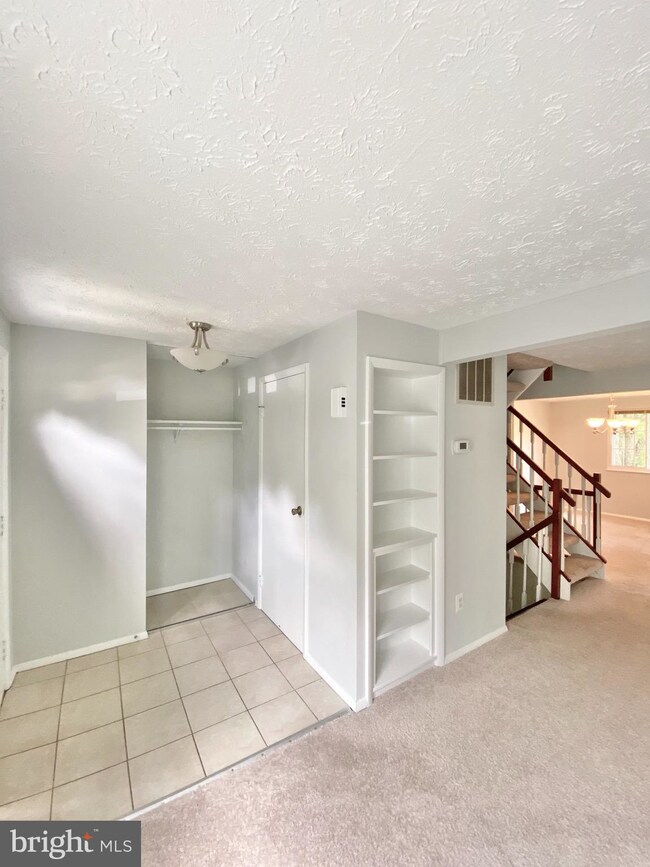 6808 Hutchison St, Falls Church, VA 22043 - photo 3