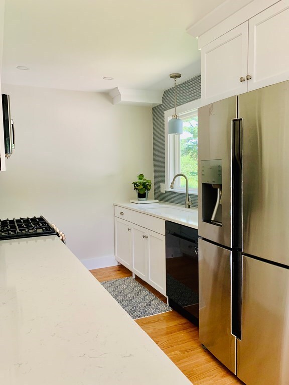 54 Pomeroy Ln, Amherst, MA 01002 - photo 5