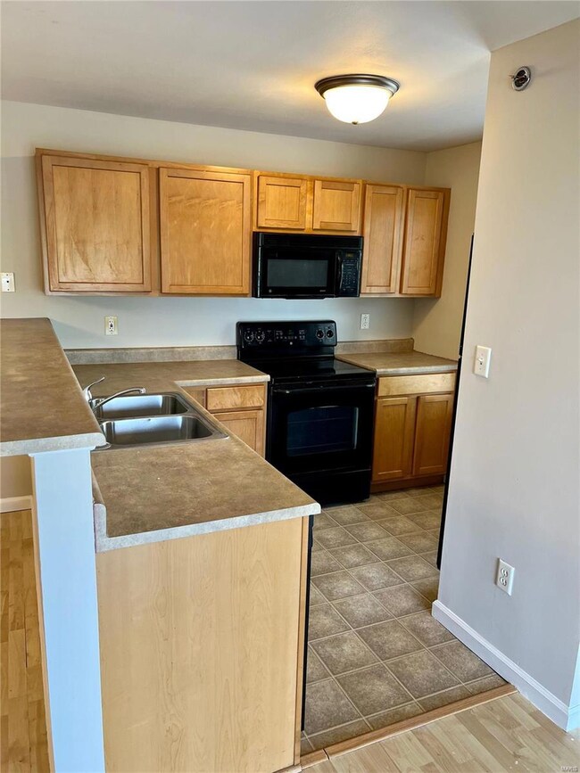 5200 Spring Creek Ln, O Fallon, MO 63368 - photo 4