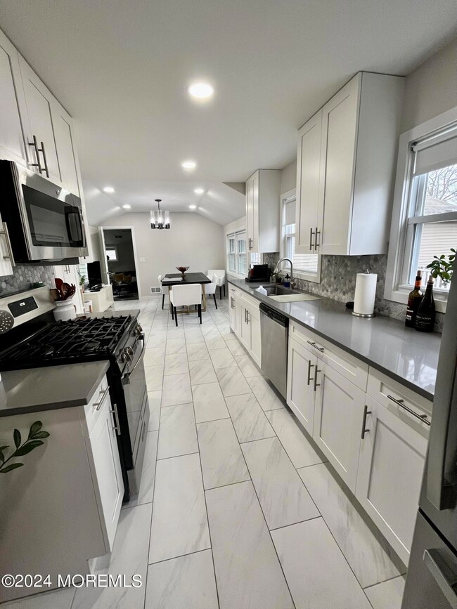 369 Beecroft Place, Oakhurst, NJ 07755 - photo 7