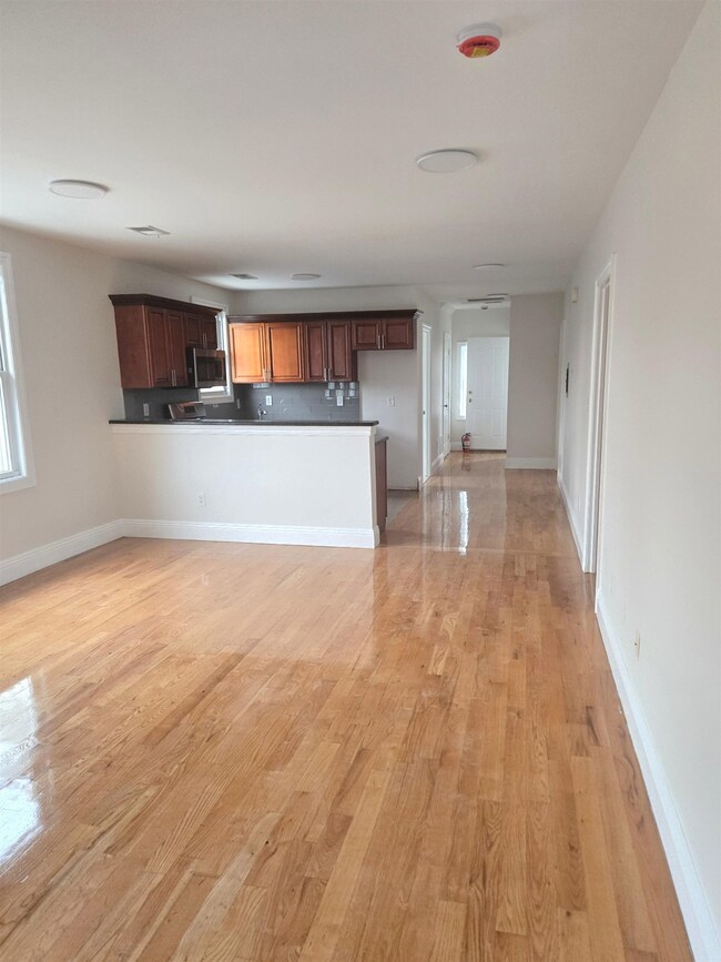 817 Avenue C unit 3, Bayonne, NJ 07002 - photo 5