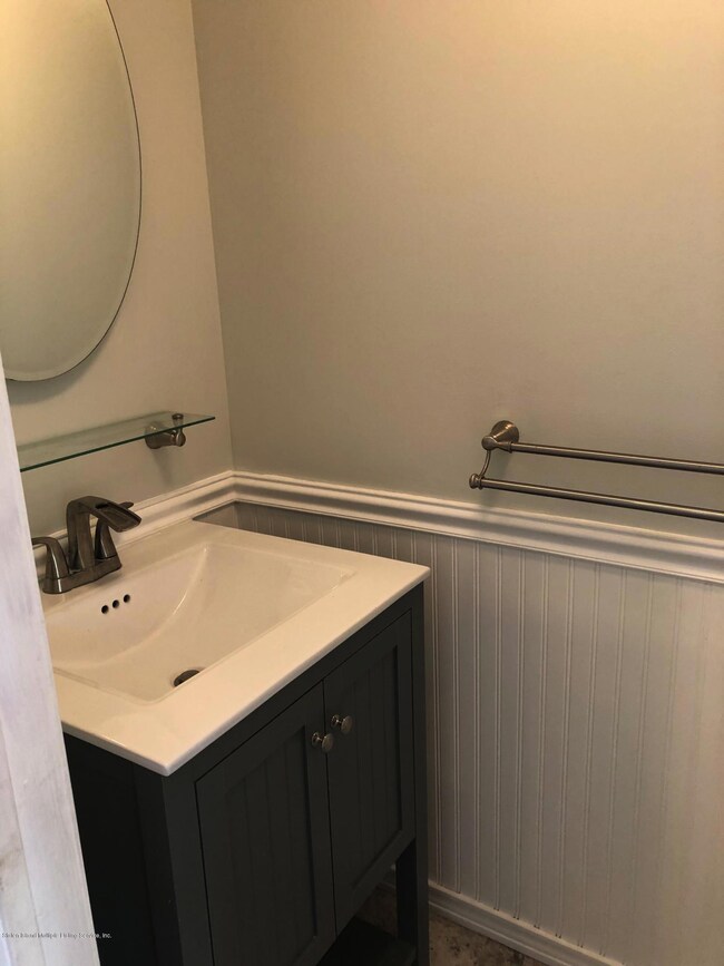 1st Flr Bath