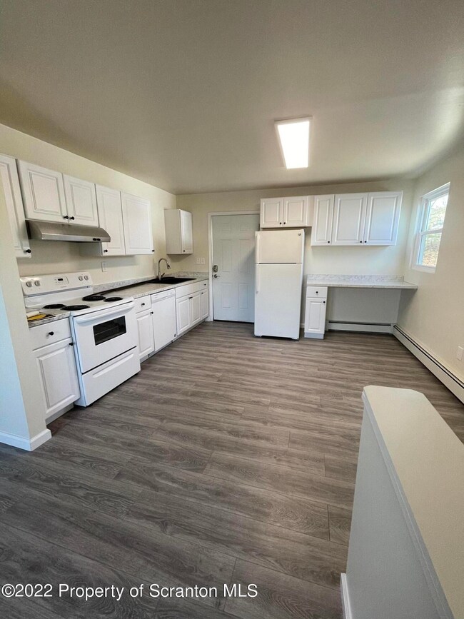 913 Lincoln St, Scranton, PA 18519 - photo 5