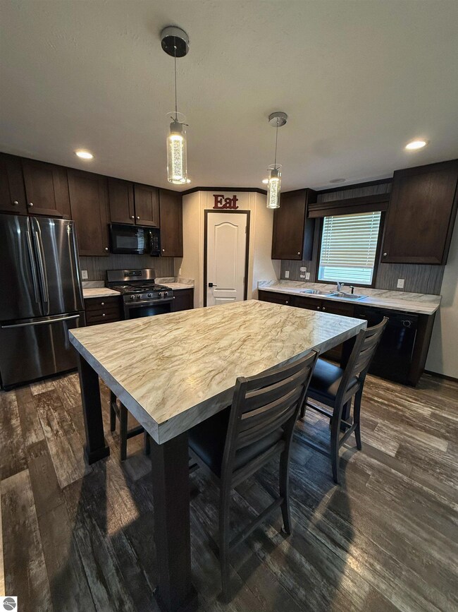 1032 Pebble Creek Dr, Mount Pleasant, MI 48858 - photo 5