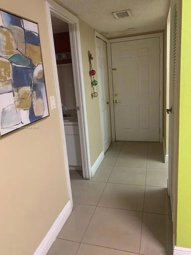 18051 NW 68th Ave unit L104, Hialeah, FL 33015 - photo 5