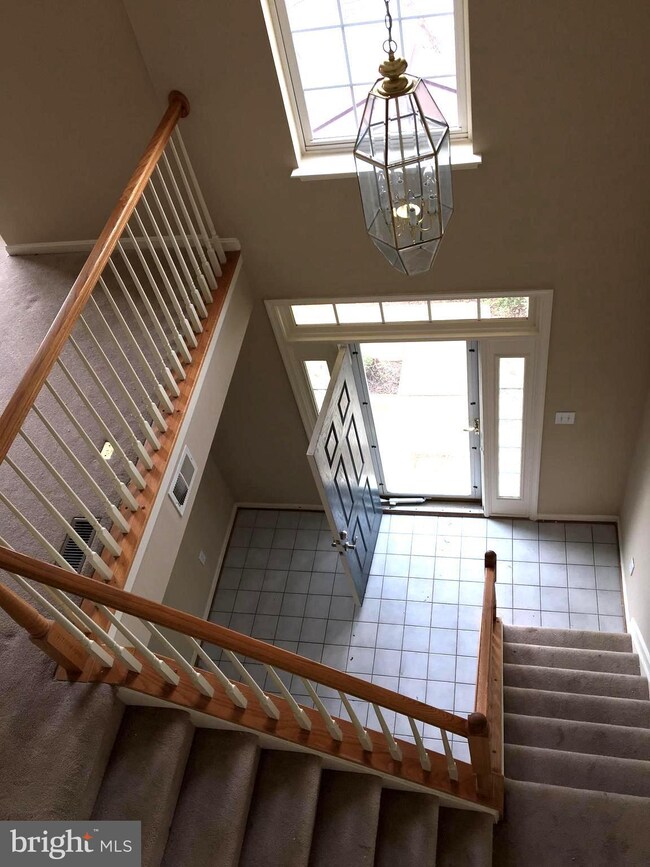 13077 Woodcutter Cir, Germantown, MD 20876 - photo 2