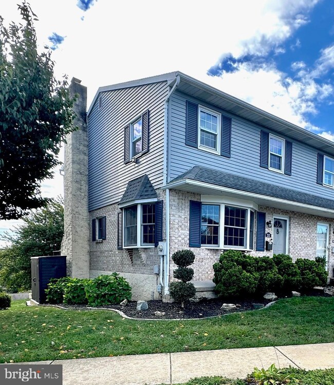 202 Popodickon Dr, Boyertown, PA 19512 - photo 3