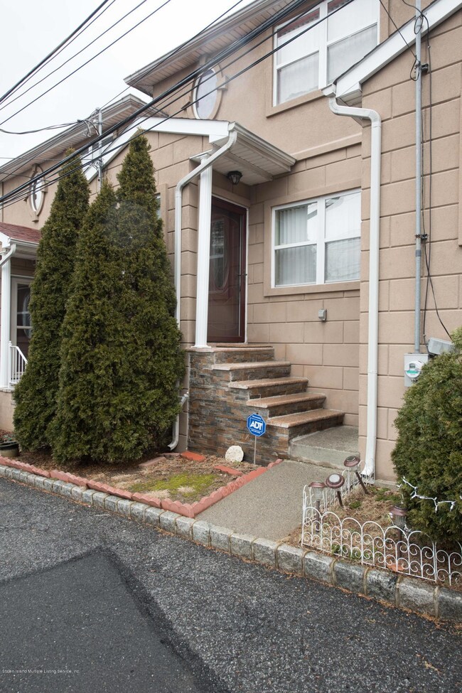 283 Jewett Ave, Staten Island, NY 10302 - photo 2
