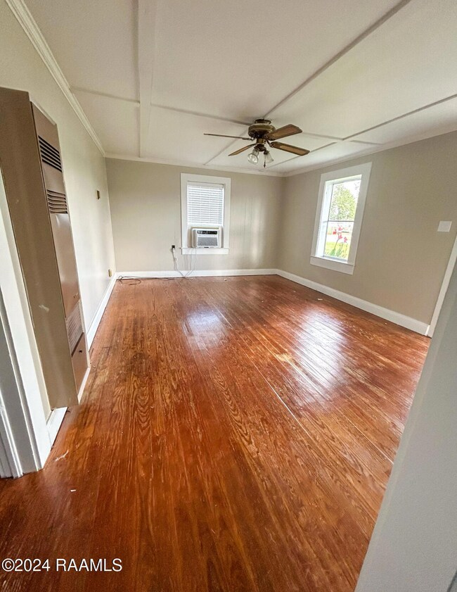 705 Gauraud St, Abbeville, LA 70510 - photo 3