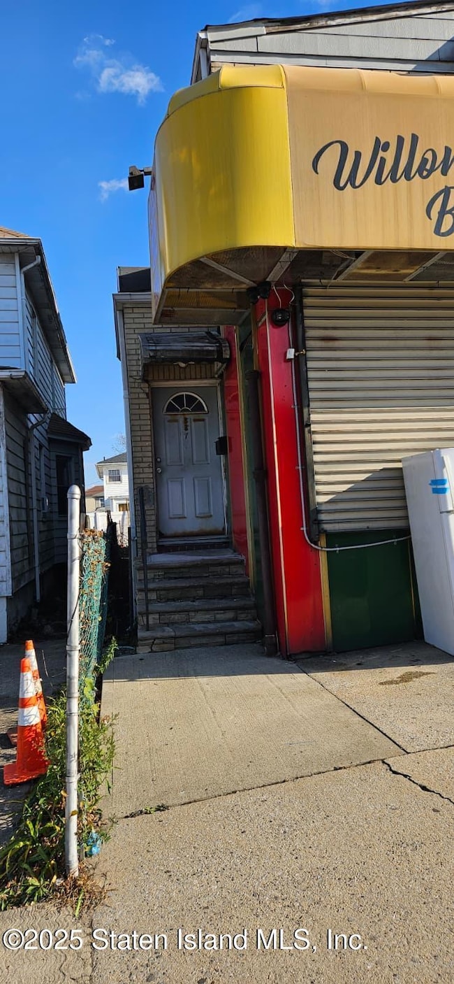 887 Manor Rd unit 2, Staten Island, NY 10314 - photo 2