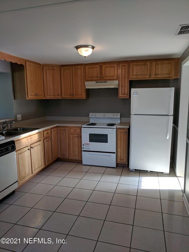 6931 Delisle Dr, Jacksonville, FL 32244 - photo 5