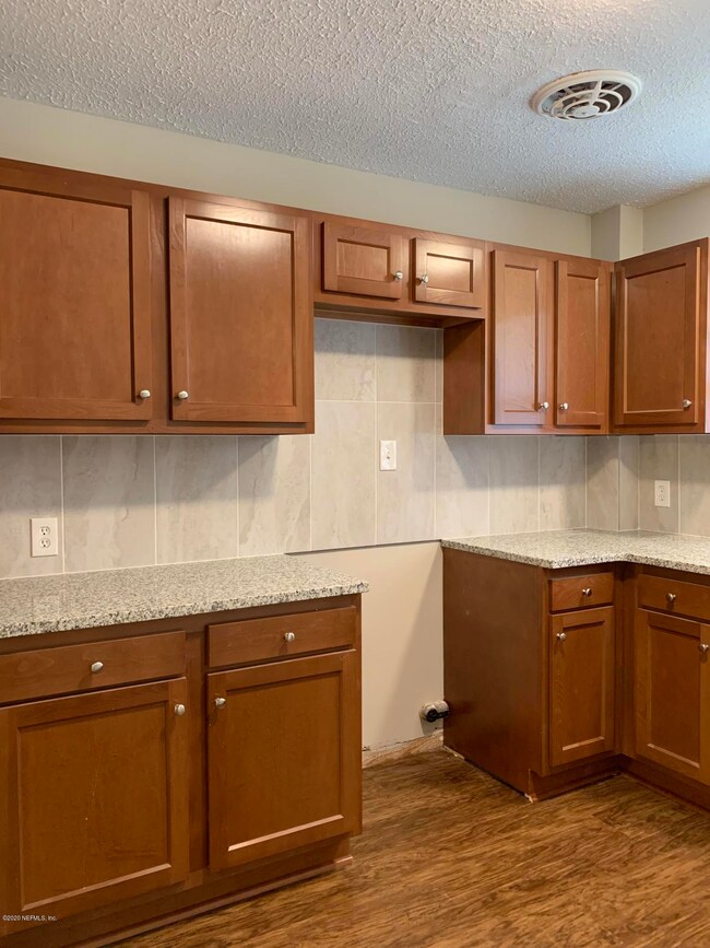 6236 Autlan Dr, Jacksonville, FL 32210 - photo 7