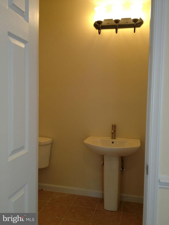5408 E St SE, Washington, DC 20019 - photo 3