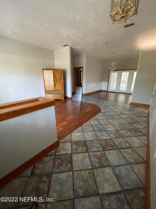 Entry-way/Dining Roo