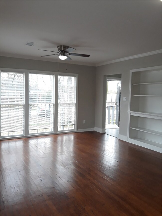 1034 Saint Clair St, Houston, TX 77088 - photo 4