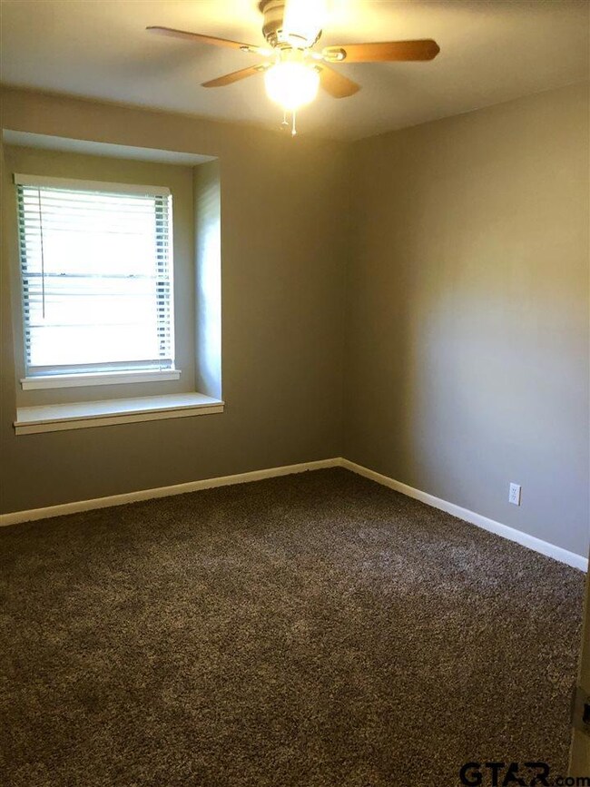 901 Rhodes Dr, Tyler, TX 75701 - photo 7