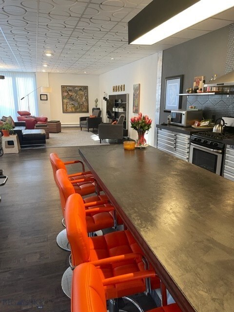 Island/Bar Seating